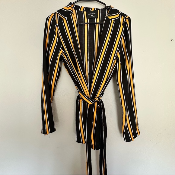 Active USA Jackets & Blazers - 🐝Active USA Black and Yellow Blazer Top🐝
